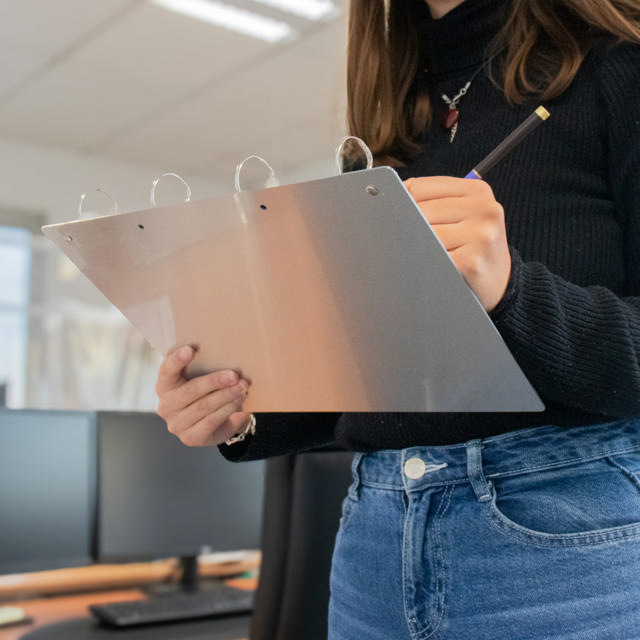 4-rings displaypärm, med magnetfäste, aluminium, A4, liggande format