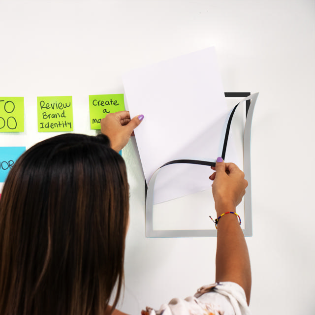 Självhäftande presentationsficka Magneto Pro, omplacerbar, A4, PP