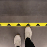 Självhäftande golvmarkeringslinje, med pilar, 50 x 1000 mm