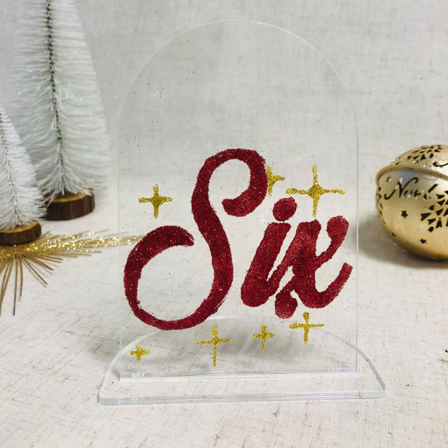 Anpassningsbar akryl bordsnummerskylt, rund