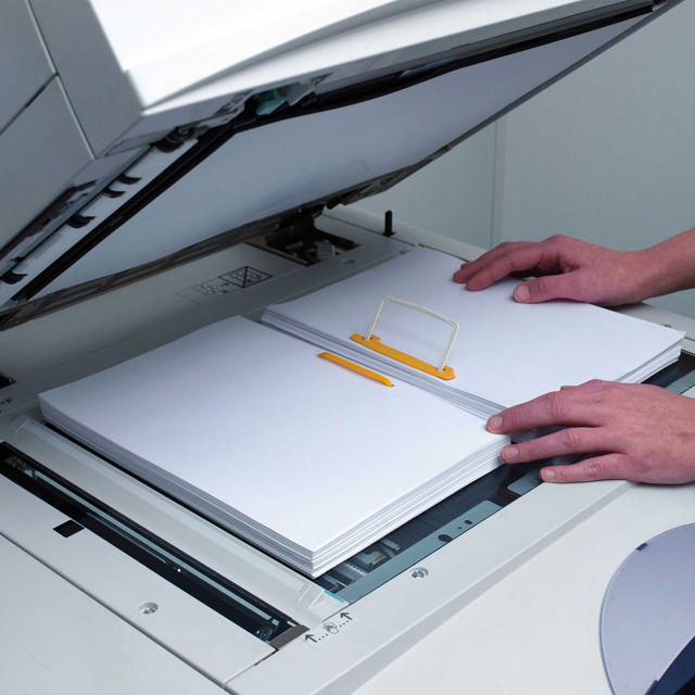 Fästelement för arkiv